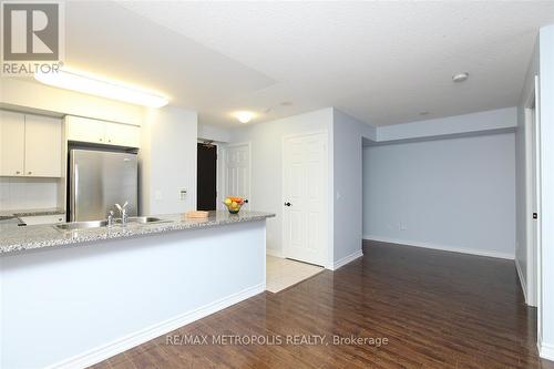 #321 -51 Lower Simcoe St, Toronto, ON - Indoor Photo Showing Kitchen