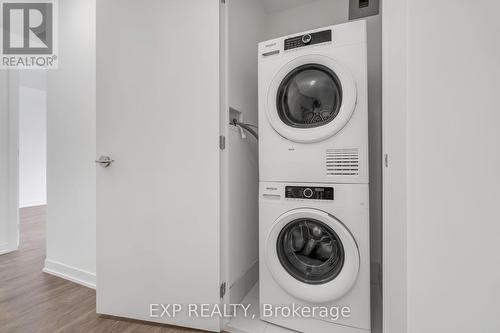#Th923 -2 Steckley House Lane, Richmond Hill, ON - Indoor Photo Showing Laundry Room