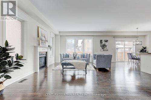 5 Robert Baldwin Boulevard, East Gwillimbury, ON - Indoor Photo Showing Living Room With Fireplace