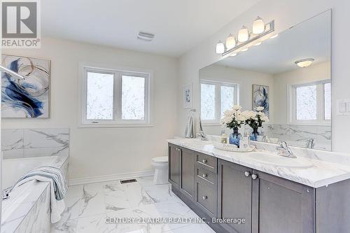 5 Robert Baldwin Boulevard, East Gwillimbury, ON - Indoor Photo Showing Bathroom