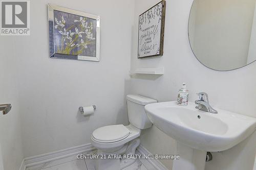 5 Robert Baldwin Blvd, East Gwillimbury, ON - Indoor Photo Showing Bathroom