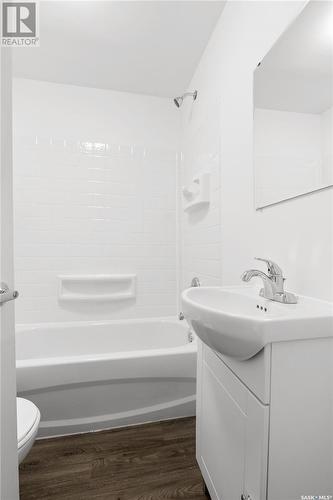 1078 King Street, Regina, SK - Indoor Photo Showing Bathroom