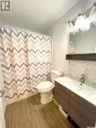 3 401 L Avenue S, Saskatoon, SK - Indoor Photo Showing Bathroom