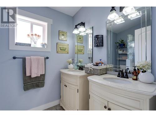2422 Richter Street, Kelowna, BC - Indoor Photo Showing Bathroom