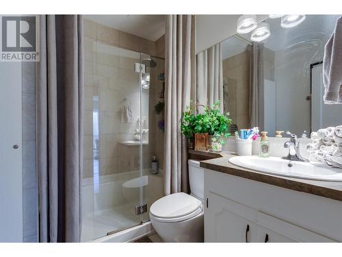 2422 Richter Street, Kelowna, BC - Indoor Photo Showing Bathroom