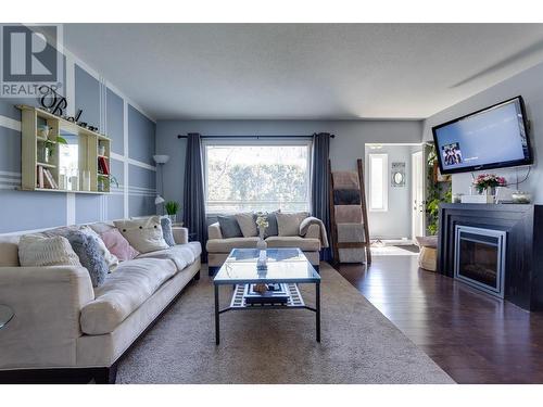 2422 Richter Street, Kelowna, BC - Indoor Photo Showing Living Room With Fireplace