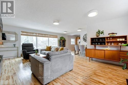 448 Woolwich Street, Guelph, ON - Indoor Photo Showing Living Room