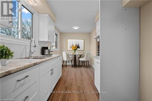 7 Baldwin Circle, Thorold, ON - Indoor Photo Showing Kitchen With Double Sink