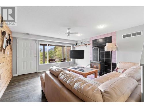 2657 Mountview Place, Blind Bay, BC - Indoor Photo Showing Living Room With Fireplace