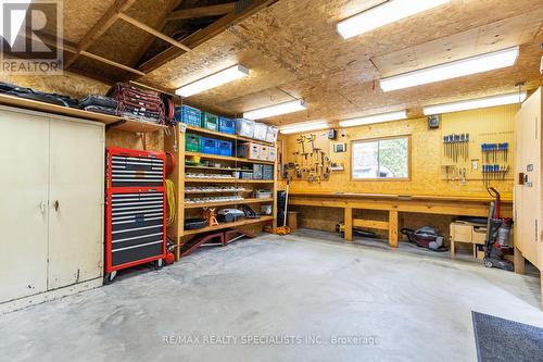 40 River Road, Mississauga, ON - Indoor Photo Showing Garage