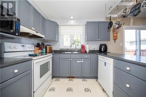 125 Springfield Crescent, Pembroke, ON - Indoor Photo Showing Kitchen