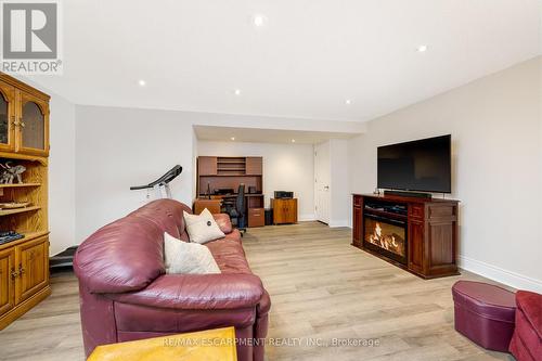 168 Parkinson Dr, Guelph/Eramosa, ON - Indoor With Fireplace