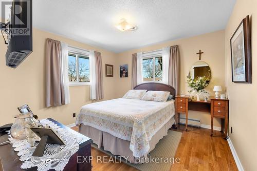 210 Johnston Street, Port Colborne, ON - Indoor Photo Showing Bedroom