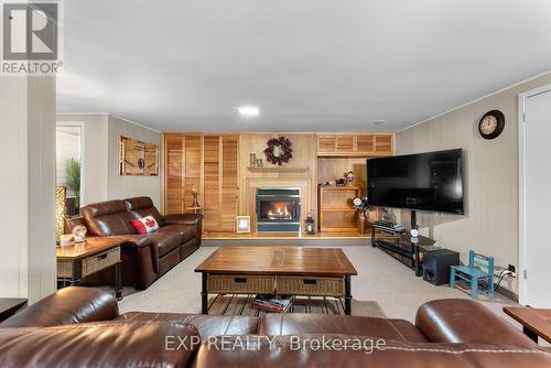 210 Johnston St, Port Colborne, ON - Indoor Photo Showing Living Room With Fireplace