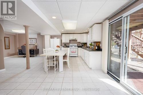 113 Sierra Crt, Vaughan, ON - Indoor Photo Showing Kitchen