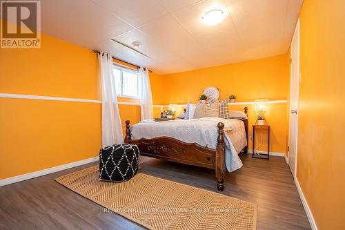 5 Cedar Tree Lane, Kawartha Lakes, ON - Indoor Photo Showing Bedroom