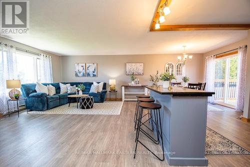 5 Cedar Tree Lane, Kawartha Lakes, ON - Indoor Photo Showing Living Room