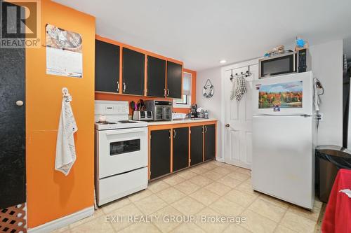 18224 Telephone Rd, Quinte West, ON - Indoor Photo Showing Kitchen