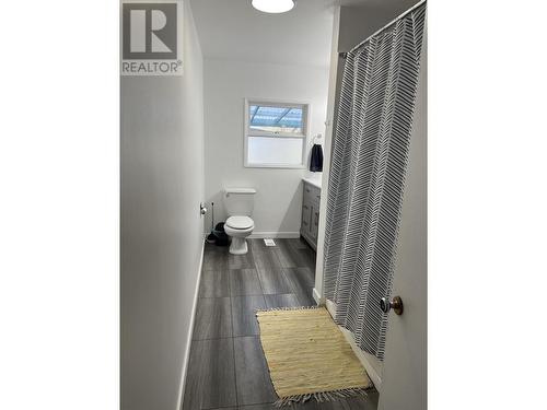A 370 N 4Th Avenue, Williams Lake, BC - Indoor Photo Showing Bathroom