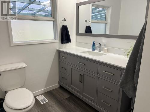 A 370 N 4Th Avenue, Williams Lake, BC - Indoor Photo Showing Bathroom
