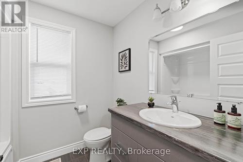 8 Farmington Cres, Belleville, ON - Indoor Photo Showing Bathroom