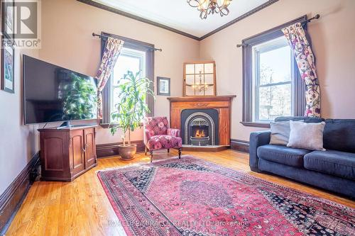 5 Hull Road, Strathroy-Caradoc, ON - Indoor Photo Showing Living Room With Fireplace