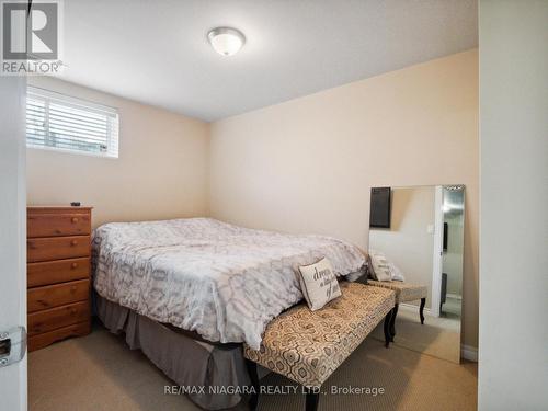 901 Dominion Road, Fort Erie, ON - Indoor Photo Showing Bedroom