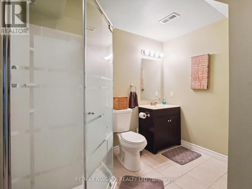 901 Dominion Road, Fort Erie, ON - Indoor Photo Showing Bathroom