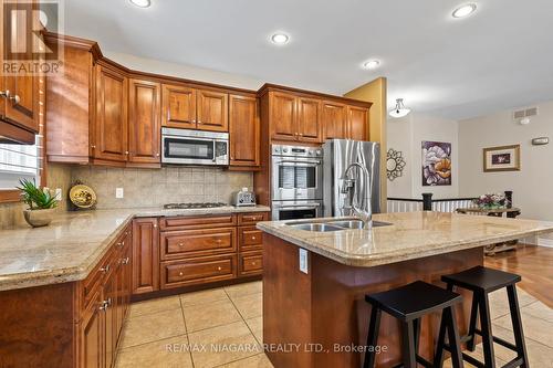 614 Buffalo Rd, Fort Erie, ON - Indoor Photo Showing Kitchen With Double Sink With Upgraded Kitchen