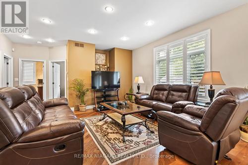 614 Buffalo Rd, Fort Erie, ON - Indoor Photo Showing Living Room