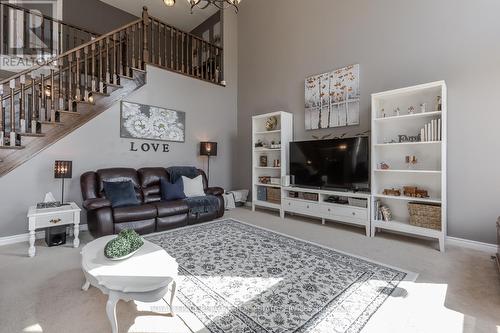 68 Swift Cres, Cambridge, ON - Indoor Photo Showing Living Room