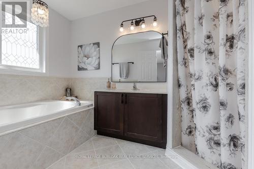 68 Swift Cres, Cambridge, ON - Indoor Photo Showing Bathroom