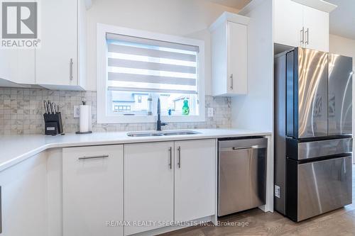 61 Royal Cres, St. Thomas, ON - Indoor Photo Showing Kitchen With Double Sink