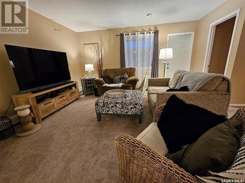 112 825 Gladstone Street E, Swift Current, SK - Indoor Photo Showing Living Room
