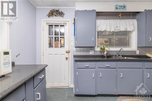 124 Pine Ridge Lane, Perth, ON - Indoor Photo Showing Kitchen