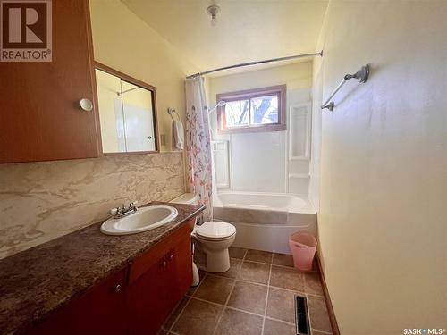 309 Railway Avenue, Livelong, SK - Indoor Photo Showing Bathroom