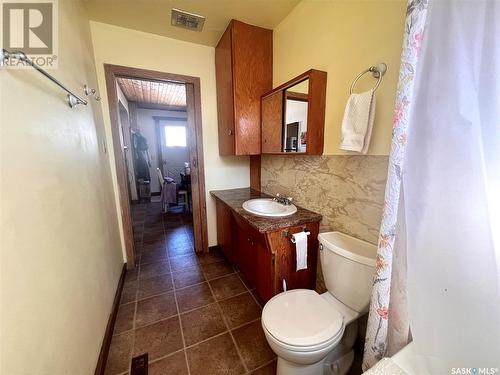 309 Railway Avenue, Livelong, SK - Indoor Photo Showing Bathroom