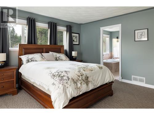6435 Dixon Dam Road, Vernon, BC - Indoor Photo Showing Bedroom