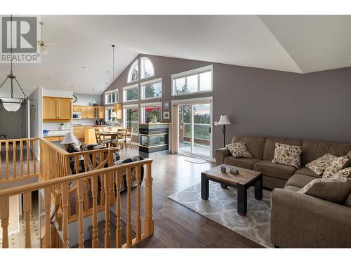 6435 Dixon Dam Road, Vernon, BC - Indoor Photo Showing Living Room