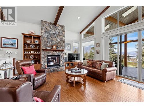 1091 12 Street Se, Salmon Arm, BC - Indoor Photo Showing Living Room With Fireplace