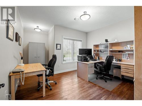 1091 12 Street Se, Salmon Arm, BC - Indoor Photo Showing Office