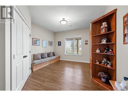 1091 12 Street Se, Salmon Arm, BC - Indoor Photo Showing Other Room
