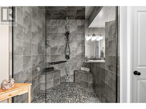 1091 12 Street Se, Salmon Arm, BC - Indoor Photo Showing Bathroom