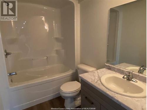 389 Magnolia Lane Unit# Lower, Lakeshore, ON - Indoor Photo Showing Bathroom