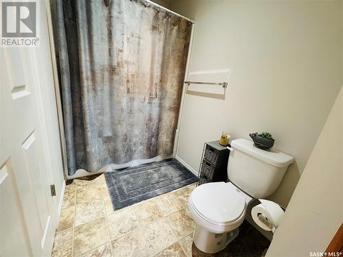 42 1275 South Railway Street E, Swift Current, SK - Indoor Photo Showing Bathroom