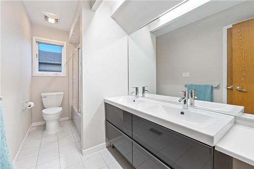 134 Olive Street, Grimsby, ON - Indoor Photo Showing Bathroom