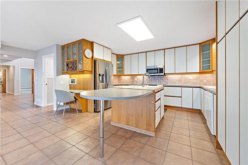 134 Olive Street, Grimsby, ON - Indoor Photo Showing Kitchen