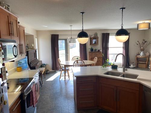 164 - 2100 13Th Street S, Cranbrook, BC - Indoor Photo Showing Kitchen With Double Sink With Upgraded Kitchen