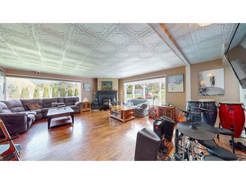 5145 Elsie Holmes Road, Creston, BC - Indoor Photo Showing Living Room With Fireplace
