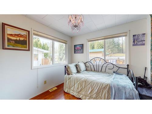 5145 Elsie Holmes Road, Creston, BC - Indoor Photo Showing Bedroom
